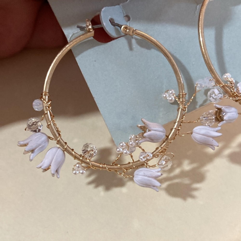NWT Ionna & Lilly, Gold floral and beaded Hoop Earings - Picture 4 of 7